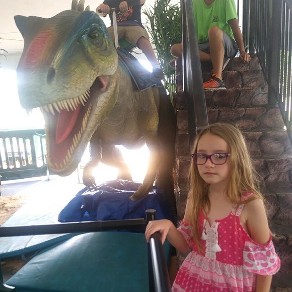 Meet the Posher - Picture 5 of 8